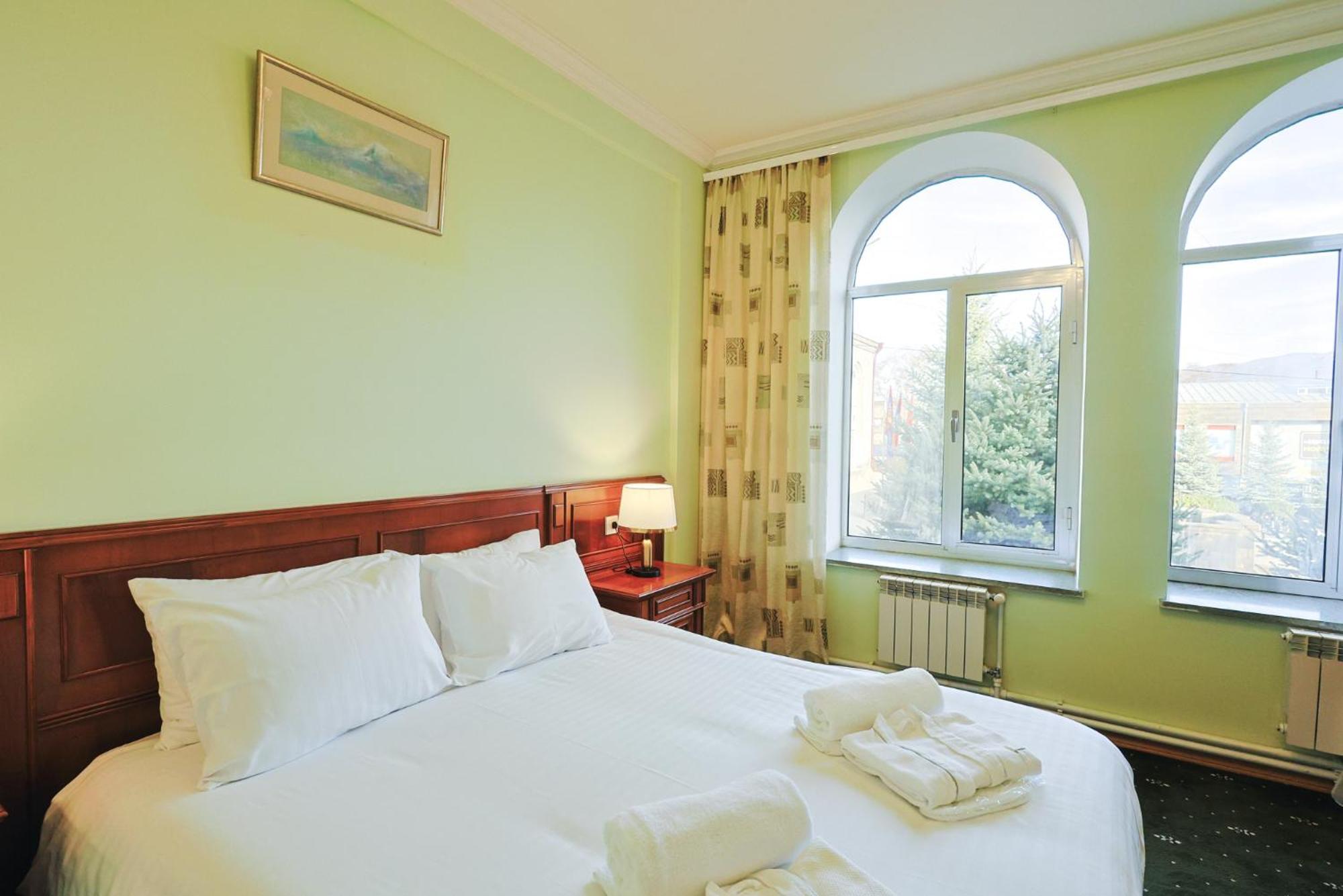 Lalaner Hotel Sisian ภายนอก รูปภาพ